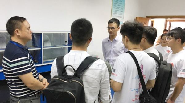 东南大学钻研生实际团来公司互换进建