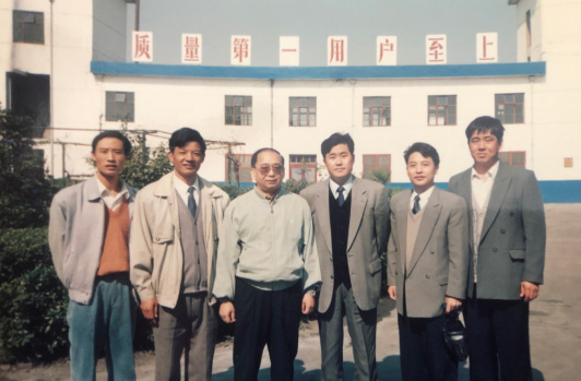 时任中国人民解放军第二炮兵罗东进政委来公司视察工作。