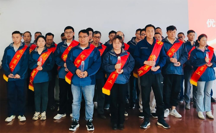 向先进看齐 向劳动者致敬<br> 　　— 2024年杜着秀员工赞美大会